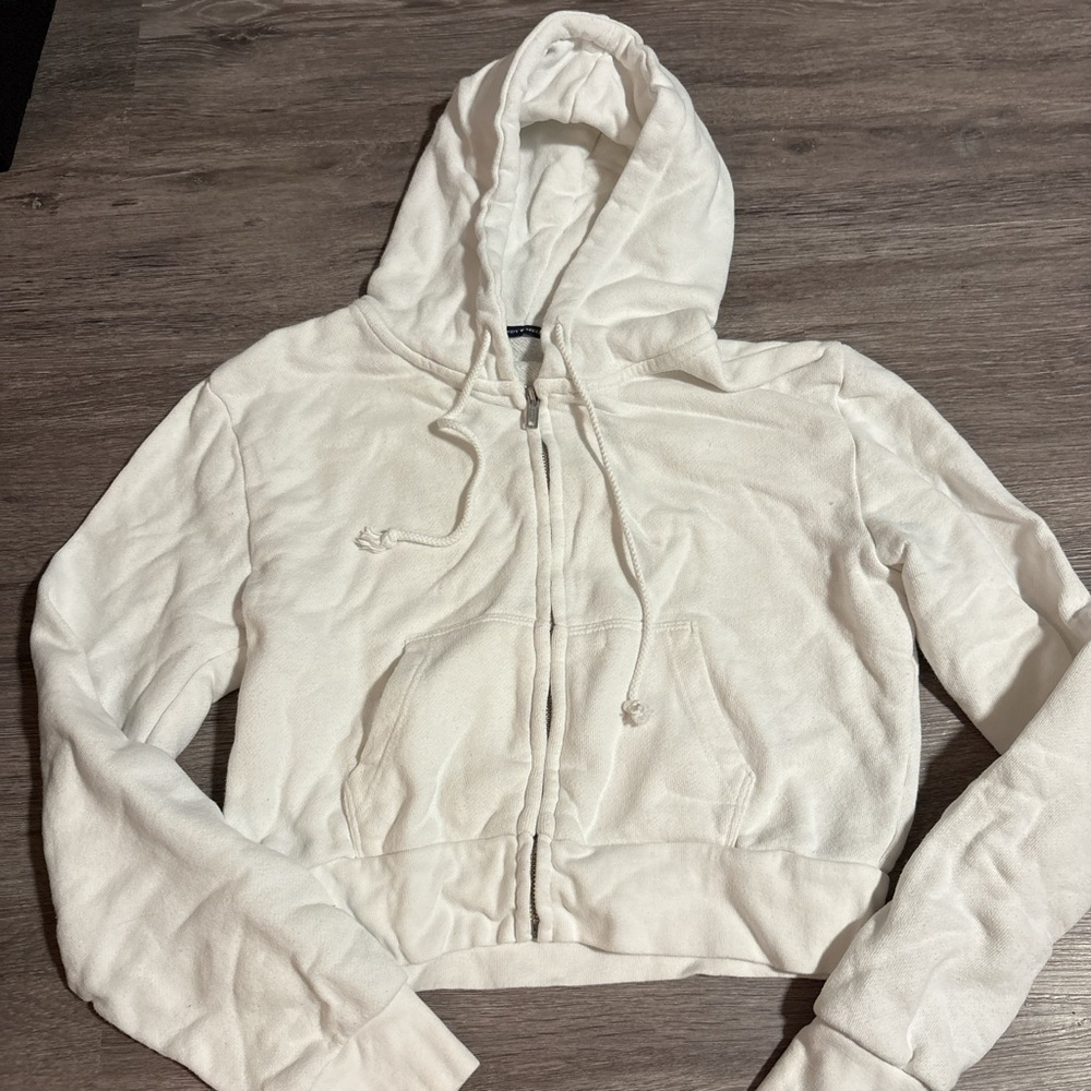 Brandy Melville White Zip-Up Cropped Hoodie